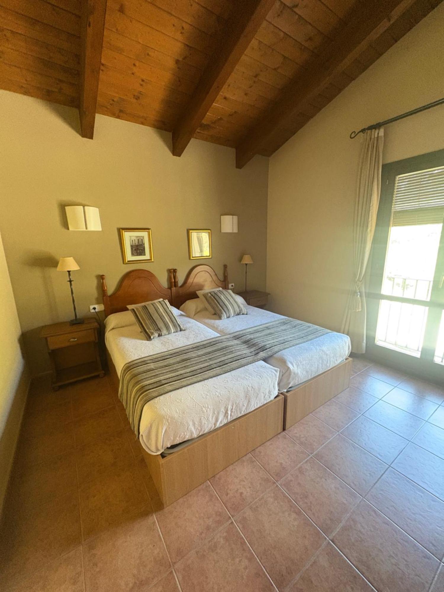Hotel Guara Inluka Лас-Альмуниас Номер фото